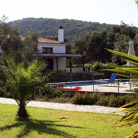 Razi Beach Lefókasztro Kültér fotó