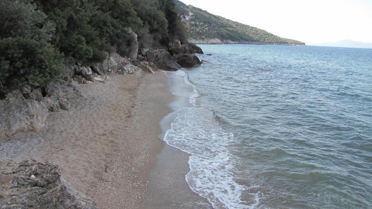 Razi Beach Lefókasztro Kültér fotó