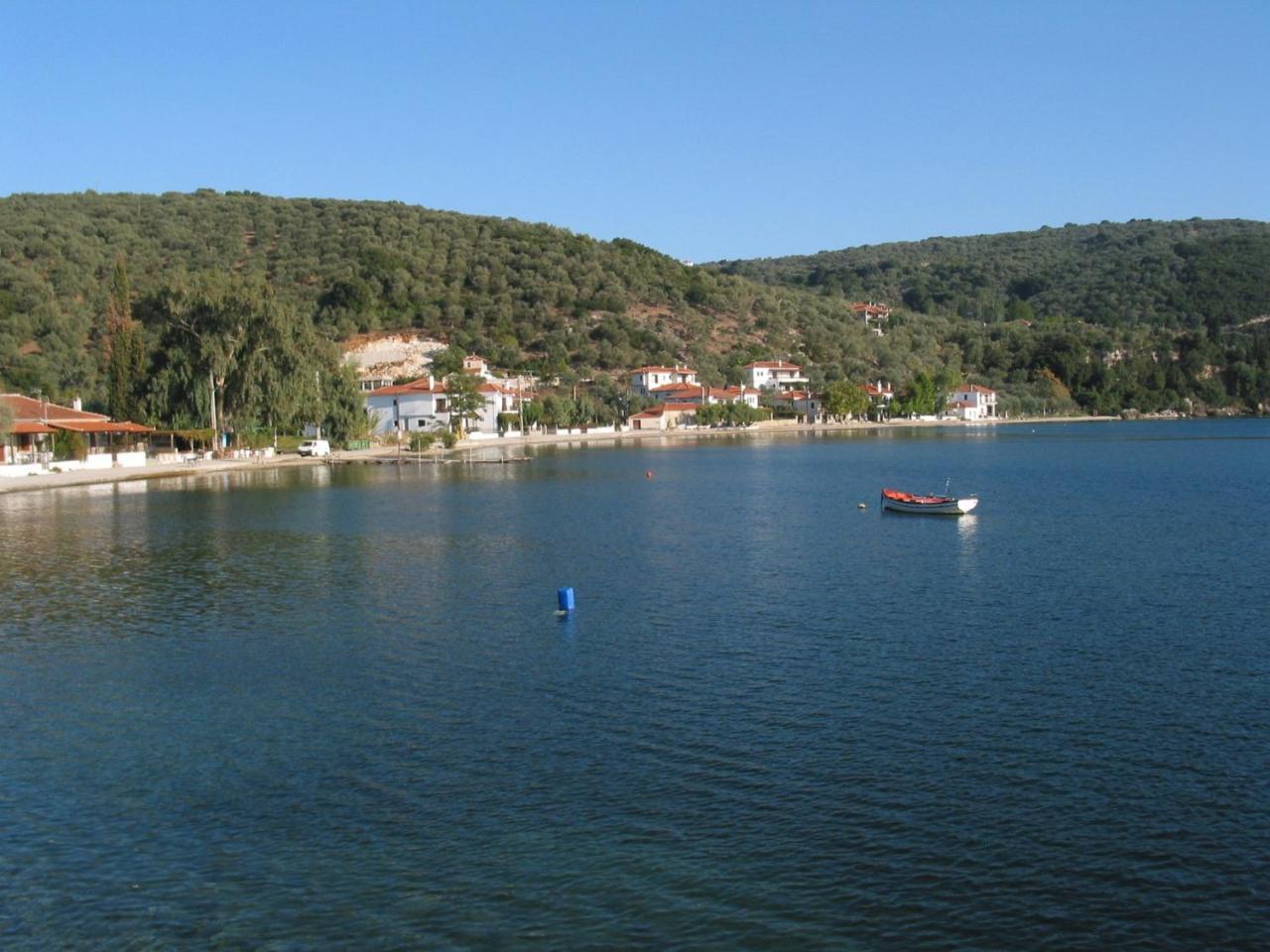 Razi Beach Lefókasztro Kültér fotó
