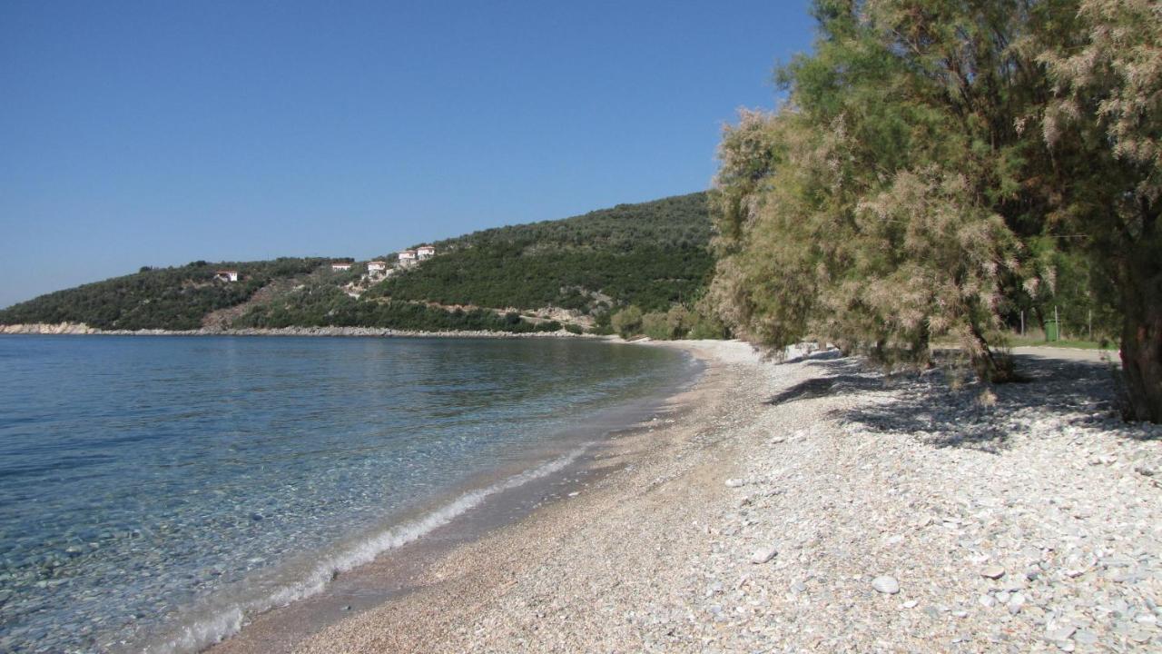 Razi Beach Lefókasztro Kültér fotó