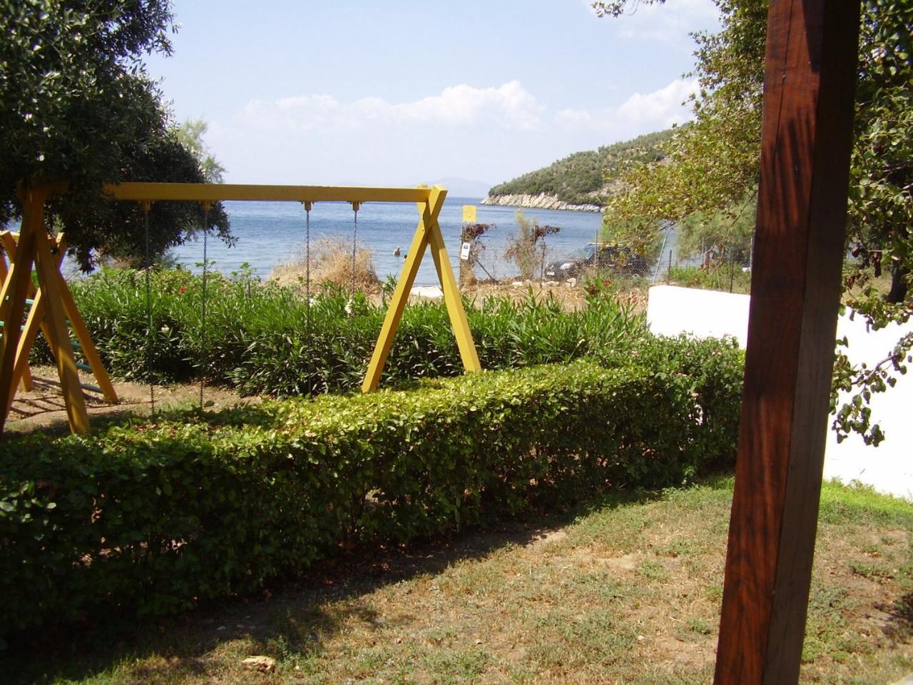 Razi Beach Lefókasztro Kültér fotó