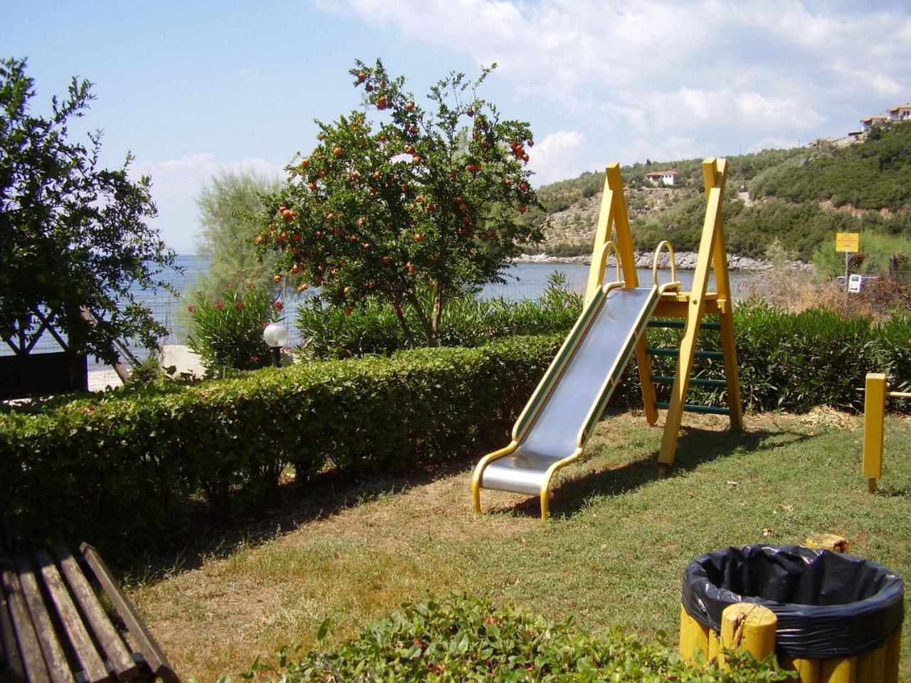Razi Beach Lefókasztro Kültér fotó